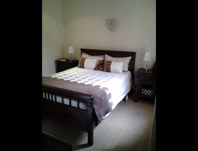 2 BEDROOM PROPERTY TO RENT IN VREDEKLOOF EAST
